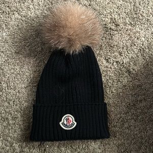 Moncler kids M Barretto pompom beanie brand new with tags.
